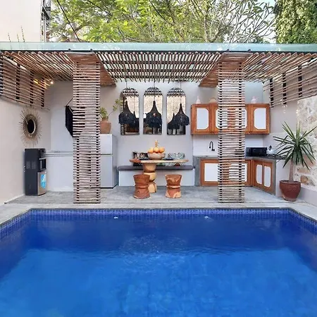 Seminyak Beach Bungalow Studio #2 With Private Pool Exterior photo